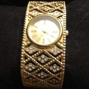 🌼Gold Bracelet Slip On Watch with Rhinestones🌼